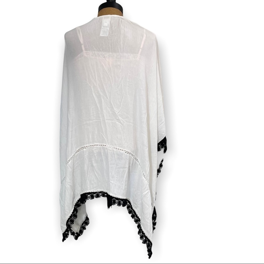 Chico’s XL beach cover up wrap white with black fringe & lace, one size fits all - Picture 4 of 8